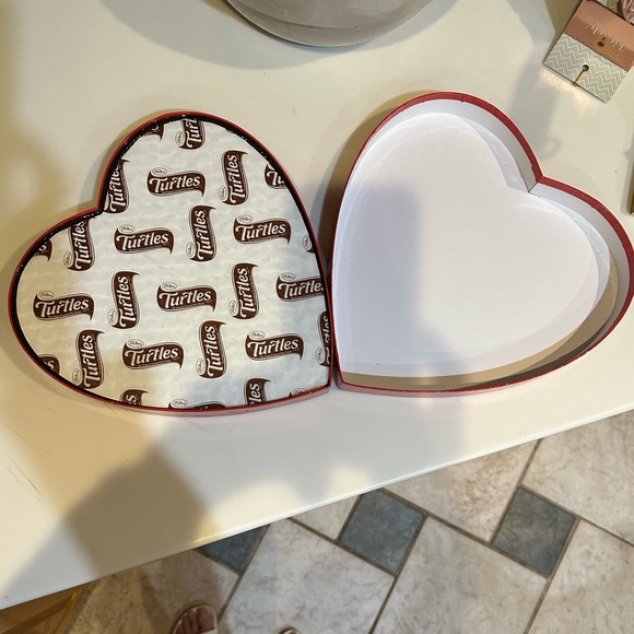 VTG DeMETs TURTLE VALENTINE STRIPE HEART CHOCOLATE BOX 10.25” RED PINK GIFT LOVE - Picture 8 of 9